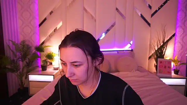 RoxieRay online show from March 2026 07:25:01 AM