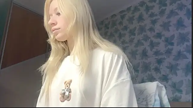 Barbie Blondie online show from December 2025 01:28:01 AM