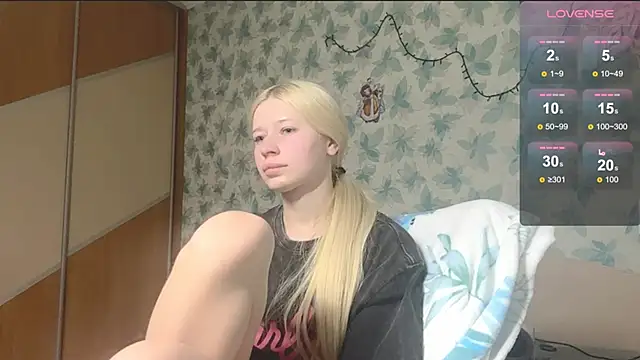 Snapshot of Barbie_Blondie chatting on March 2026 08:42:02 PM Barbie Blondie online show from March 2026 08:42:02 PM