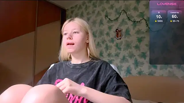 Snapshot of Barbie_Blondie chatting on April 2026 04:14:02 PM Barbie Blondie online show from April 2026 04:14:02 PM