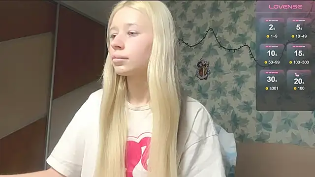 Snapshot of Barbie_Blondie chatting on March 2026 03:48:01 PM Barbie Blondie online show from March 2026 03:48:01 PM