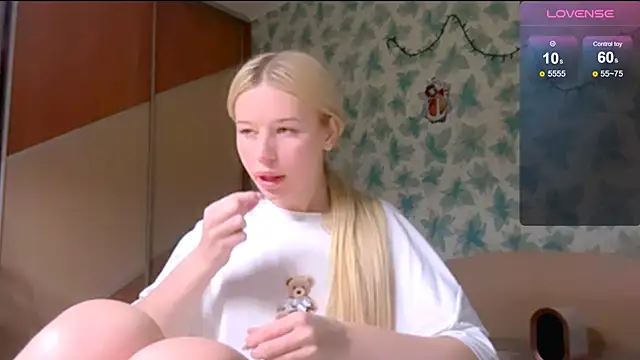 Snapshot of Barbie_Blondie chatting on April 2026 04:43:02 PM Barbie Blondie online show from April 2026 04:43:02 PM
