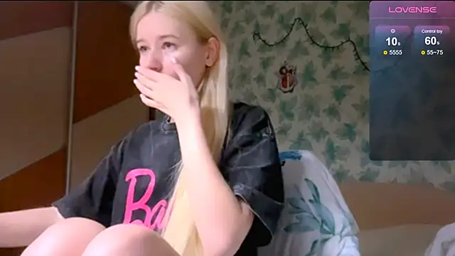 Snapshot of Barbie_Blondie chatting on April 2026 03:48:01 PM Barbie Blondie online show from April 2026 03:48:01 PM