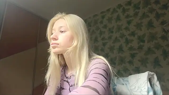 Barbie Blondie online show from December 2025 07:20:01 PM