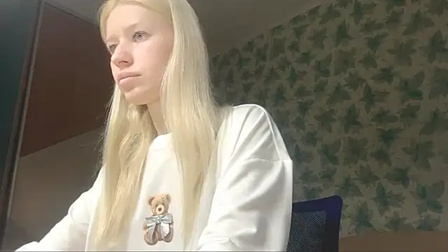 Barbie Blondie online show from December 2025 07:08:01 PM