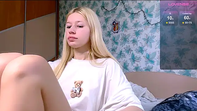Snapshot of Barbie_Blondie chatting on April 2026 11:06:02 AM Barbie Blondie online show from April 2026 11:06:02 AM