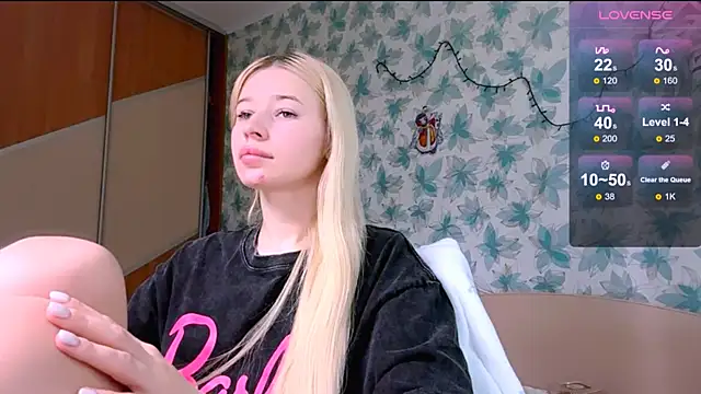 Snapshot of Barbie_Blondie chatting on April 2026 11:48:02 AM Barbie Blondie online show from April 2026 11:48:02 AM