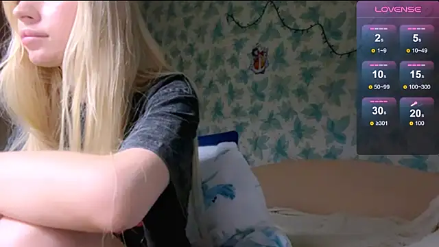 Snapshot of Barbie_Blondie chatting on April 2026 04:55:02 PM Barbie Blondie online show from April 2026 04:55:02 PM