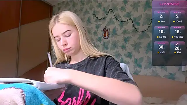 Snapshot of Barbie_Blondie chatting on April 2026 03:16:01 PM Barbie Blondie online show from April 2026 03:16:01 PM