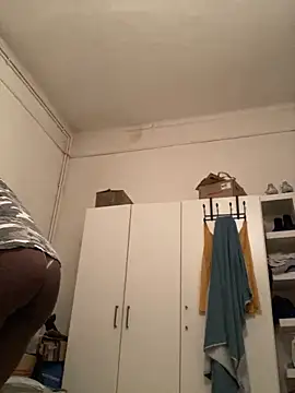    Hannah    online show from December 2025 10:47:01 AM