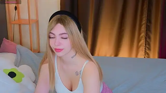 Snapshot of emily_wildflower chatting on December 2025 08:26:01 AM emily wildflower online show from December 2025 08:26:01 AM