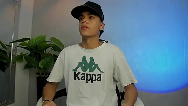 Isaac Collins  online show from December 2025 07:35:01 PM