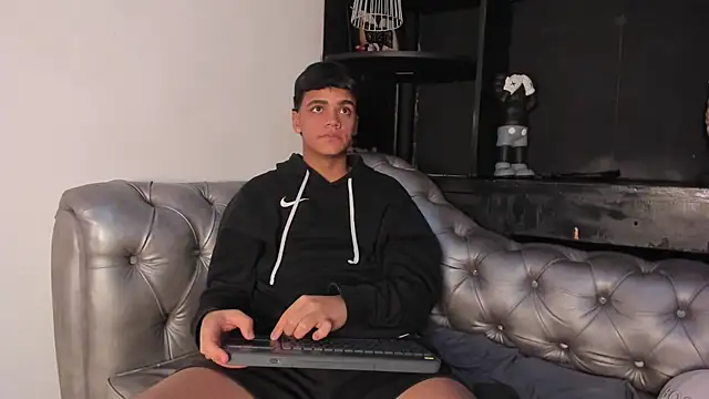 Isaac Collins  online show from November 2025 08:53:02 PM