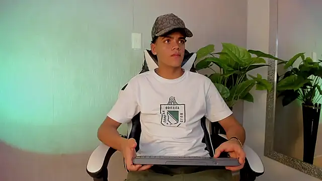 Isaac Collins  online show from December 2025 08:30:02 PM