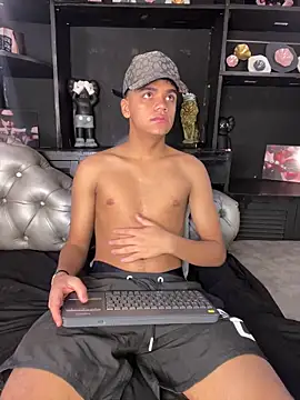 Isaac Collins  online show from December 2025 08:02:02 PM