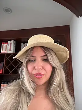 Snapshot of IsaSantoDomingo chatting on November 2025 03:24:01 PM IsaSantoDomingo online show from November 2025 03:24:01 PM