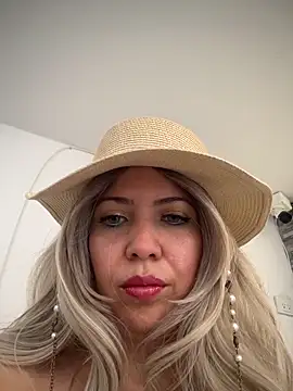 Snapshot of IsaSantoDomingo chatting on December 2025 02:40:01 PM IsaSantoDomingo online show from December 2025 02:40:01 PM