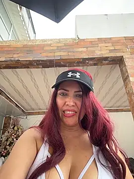 IsaSantoDomingo online show from December 2025 02:38:01 PM