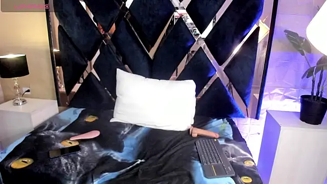 valentina lenoxx online show from December 2025 08:04:02 PM