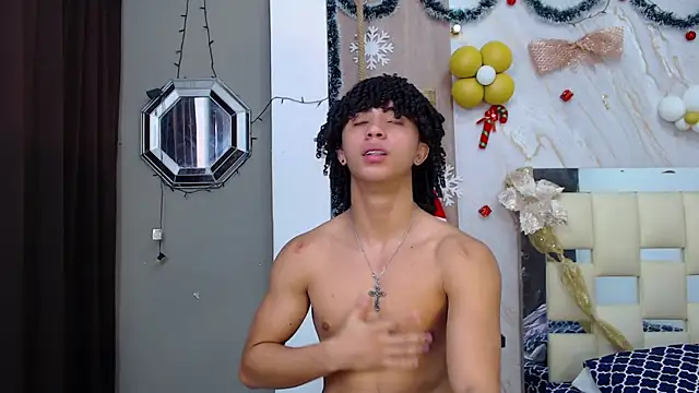 Snapshot of kim_curlyy chatting on December 2025 04:32:02 PM kim curlyy online show from December 2025 04:32:02 PM