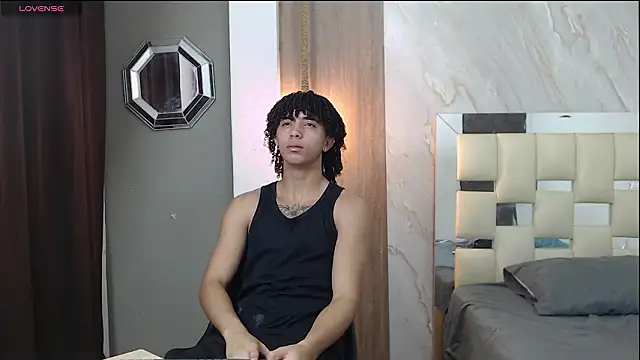 kim curlyy online show from March 2026 01:37:01 PM