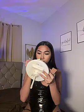 Diannellove online show from February 2026 05:25:02 PM