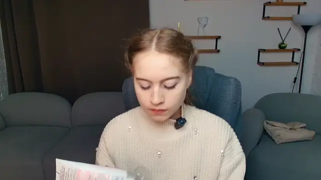 FairrryBluuum online show from November 2025 02:28:02 PM