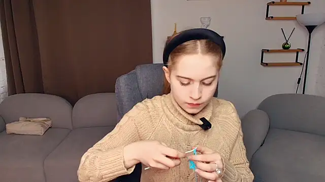 FairrryBluuum online show from December 2025 10:38:02 AM