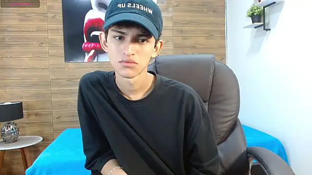 Michaelkoiv online show from November 2025 12:27:01 PM