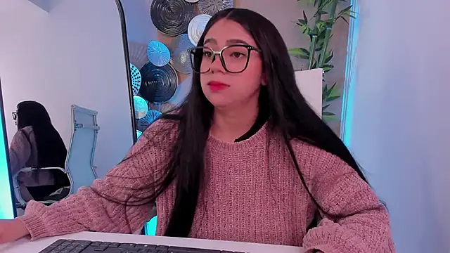 luna cute   online show from January 2026 12:53:02 PM