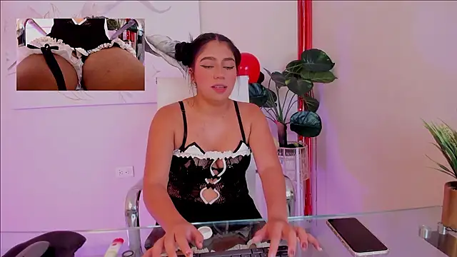 luna cute   online show from February 2026 02:36:02 PM