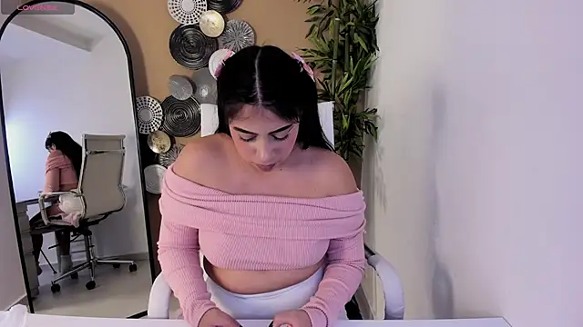Snapshot of luna_cute__ chatting on May 2026 08:24:02 PM luna cute online show from May 2026 08:24:02 PM