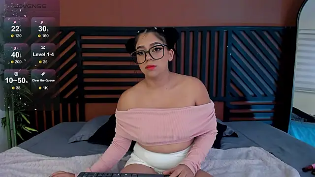 luna cute   online show from February 2026 07:45:01 PM