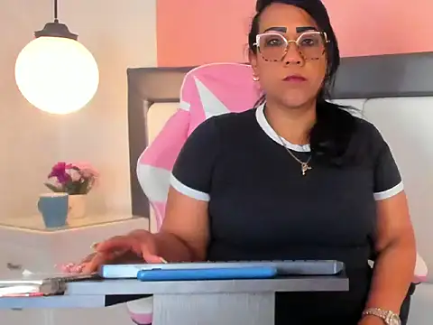 KarolWest  online show from December 2025 11:58:01 AM