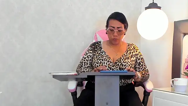 KarolWest  online show from December 2025 12:52:02 PM