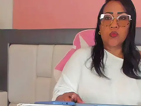 KarolWest  online show from December 2025 12:33:02 PM