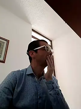 Fuegosutil online show from December 2025 06:51:02 PM