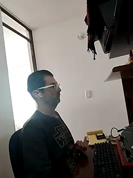 Snapshot of Fuegosutil chatting on November 2025 04:51:02 PM Fuegosutil online show from November 2025 04:51:02 PM