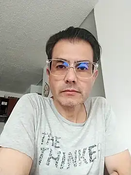 Snapshot of Fuegosutil chatting on November 2025 07:47:01 PM Fuegosutil online show from November 2025 07:47:01 PM