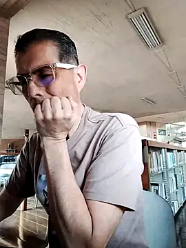 Fuegosutil online show from December 2025 02:48:01 PM