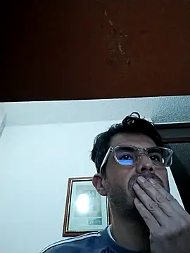 Snapshot of Fuegosutil chatting on November 2025 03:28:02 AM Fuegosutil online show from November 2025 03:28:02 AM