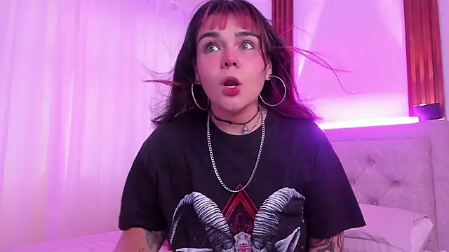 DakottaBluu online show from November 2025 07:25:02 PM