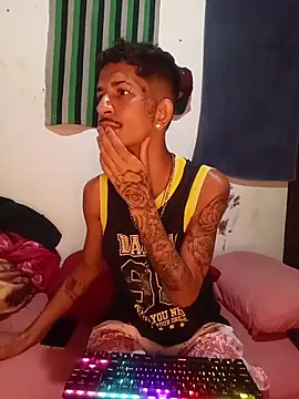 Snapshot of theyllorwillian chatting on June 2026 12:21:02 PM theyllorwillian online show from June 2026 12:21:02 PM