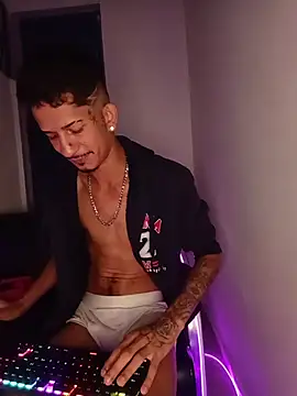 Snapshot of theyllorwillian chatting on July 2026 04:08:02 AM theyllorwillian online show from July 2026 04:08:02 AM