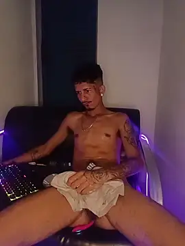 Snapshot of theyllorwillian chatting on July 2026 03:40:02 PM theyllorwillian online show from July 2026 03:40:02 PM