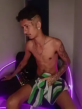Snapshot of theyllorwillian chatting on July 2026 03:23:01 AM theyllorwillian online show from July 2026 03:23:01 AM