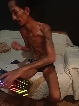 Snapshot of theyllorwillian chatting on December 2025 12:54:01 AM theyllorwillian online show from December 2025 12:54:01 AM