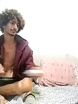 Snapshot of theyllorwillian chatting on December 2025 06:23:01 AM theyllorwillian online show from December 2025 06:23:01 AM