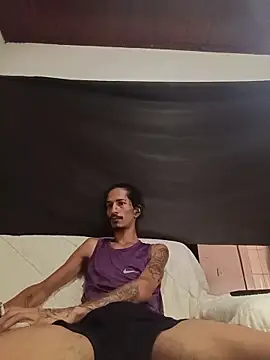 Snapshot of theyllorwillian chatting on December 2025 12:33:02 PM theyllorwillian online show from December 2025 12:33:02 PM