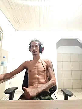 Snapshot of theyllorwillian chatting on November 2025 03:28:02 AM theyllorwillian online show from November 2025 03:28:02 AM